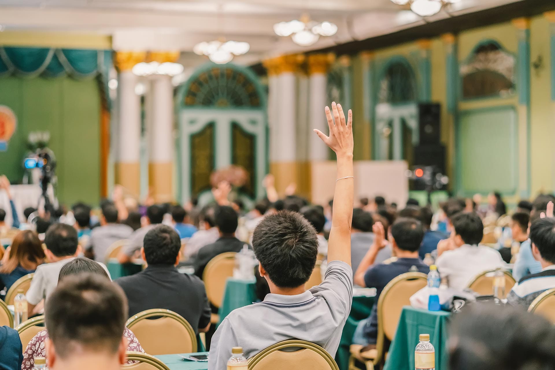 rear view of audience showing hand to answer the q 2024 02 23 05 04 16 utc