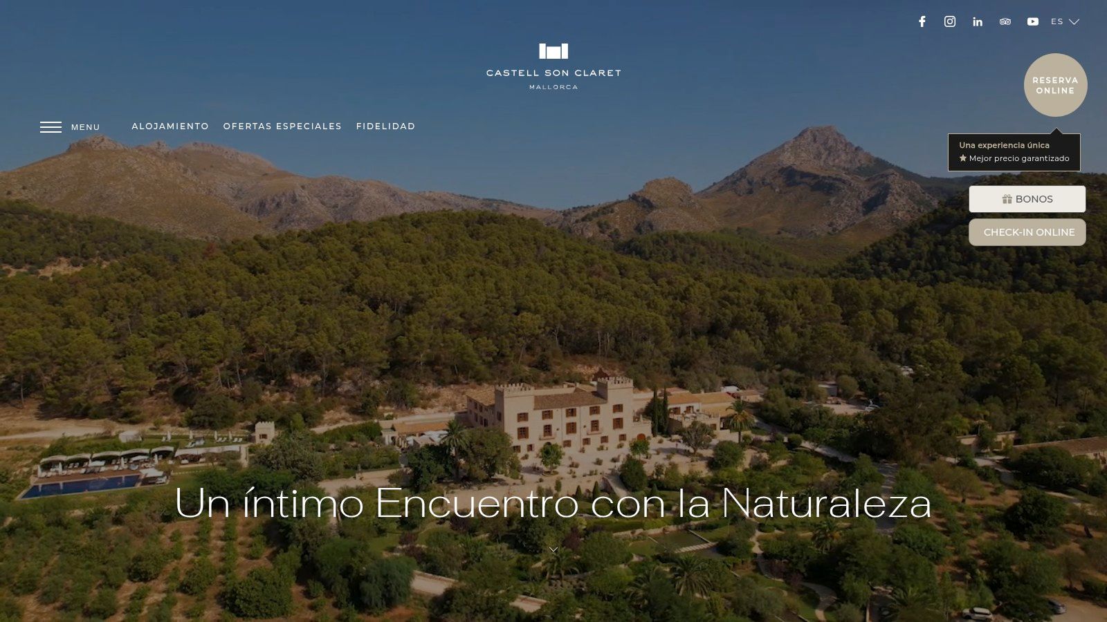 A stunning view of Castell Son Claret's historic facade and lush gardens, showcasing it as a luxury wedding venue in Mallorca.